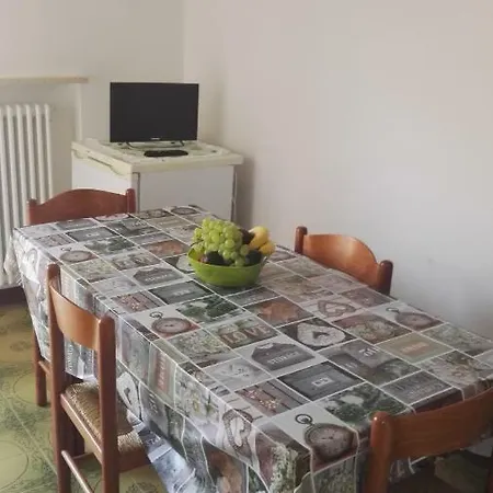 Jolly Apartment *