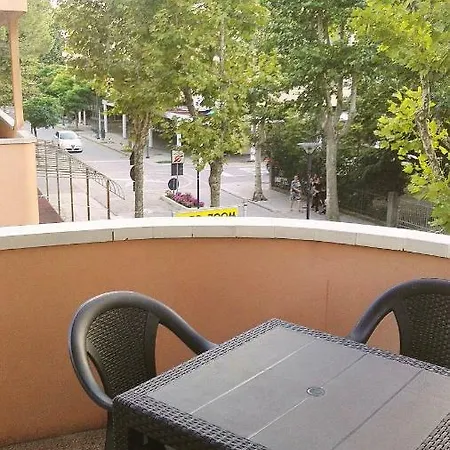 Jolly Apartment *